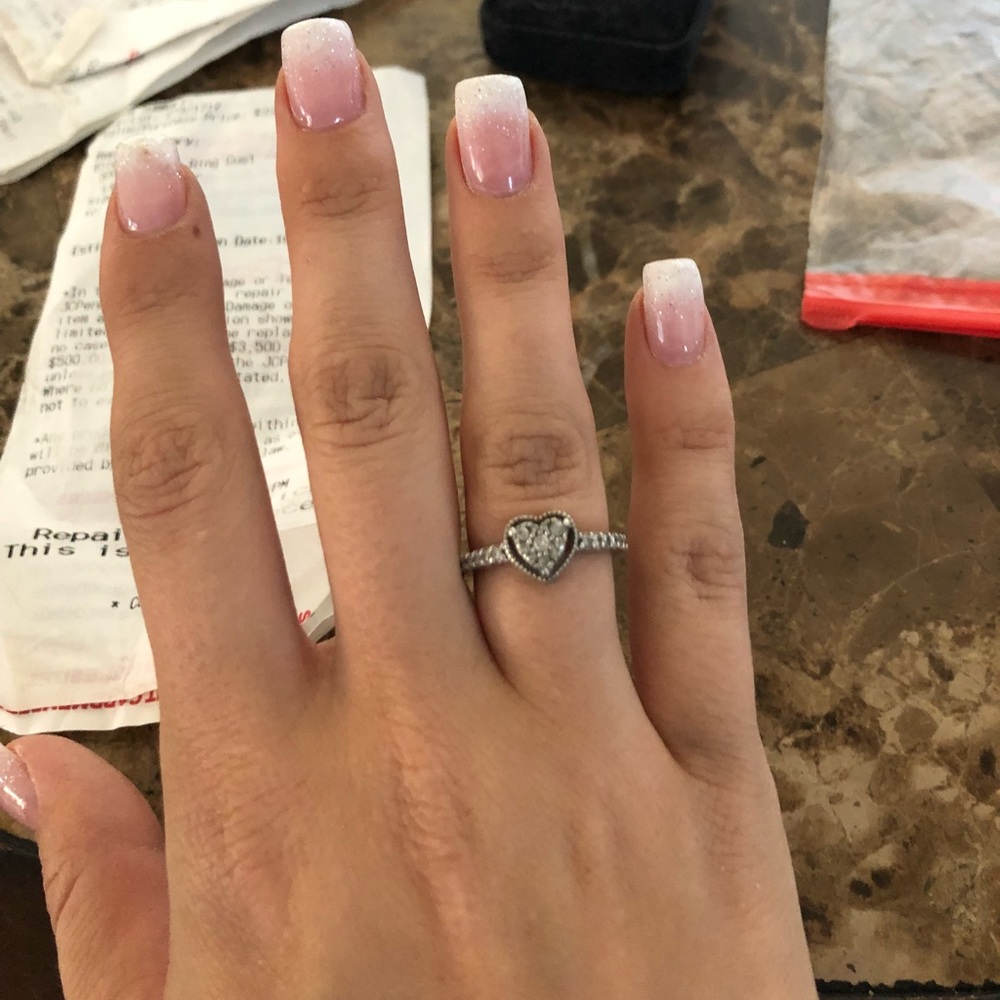 Silver diamond heart shaped ring size 5.5 - Picture 2 of 8